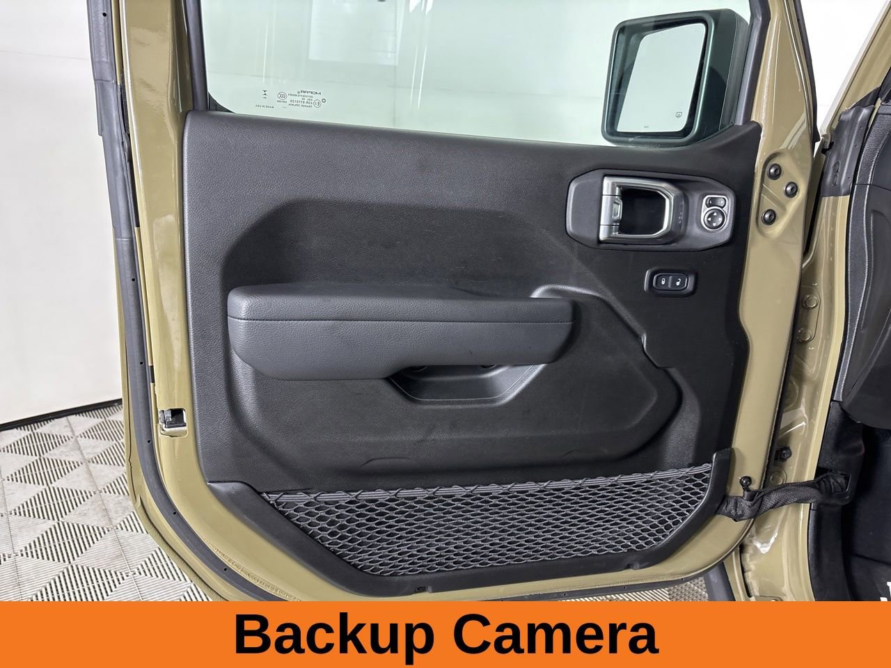 Used 2025 Jeep Gladiator Mojave AWD/4WD image 8