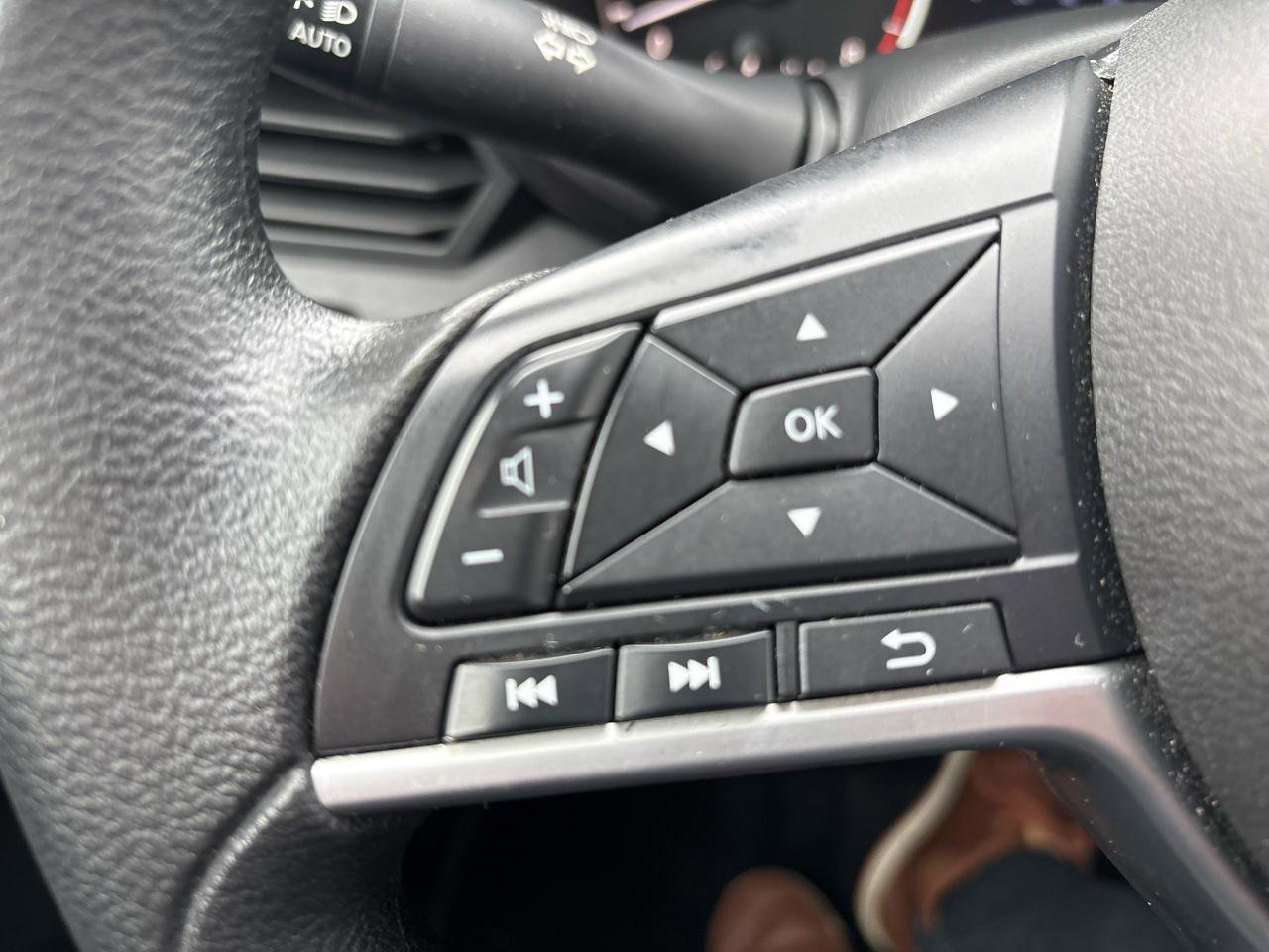 Used 2024 Nissan Altima 2.5 SV FWD image 11
