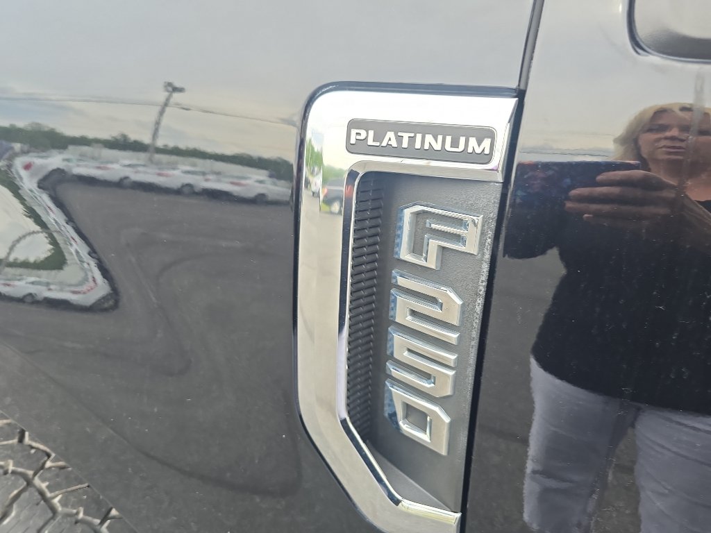 Used 2018 Ford F250 Platinum w/ Platinum Ultimate Package AWD/4WD image 14