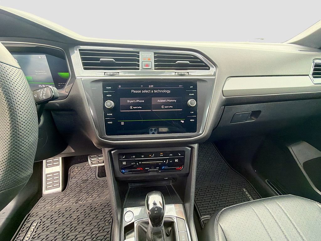 Used 2022 Volkswagen Tiguan SE R-Line image 28