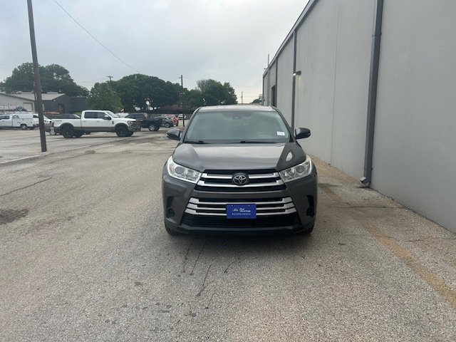 Used 2019 Toyota Highlander LE FWD image 3