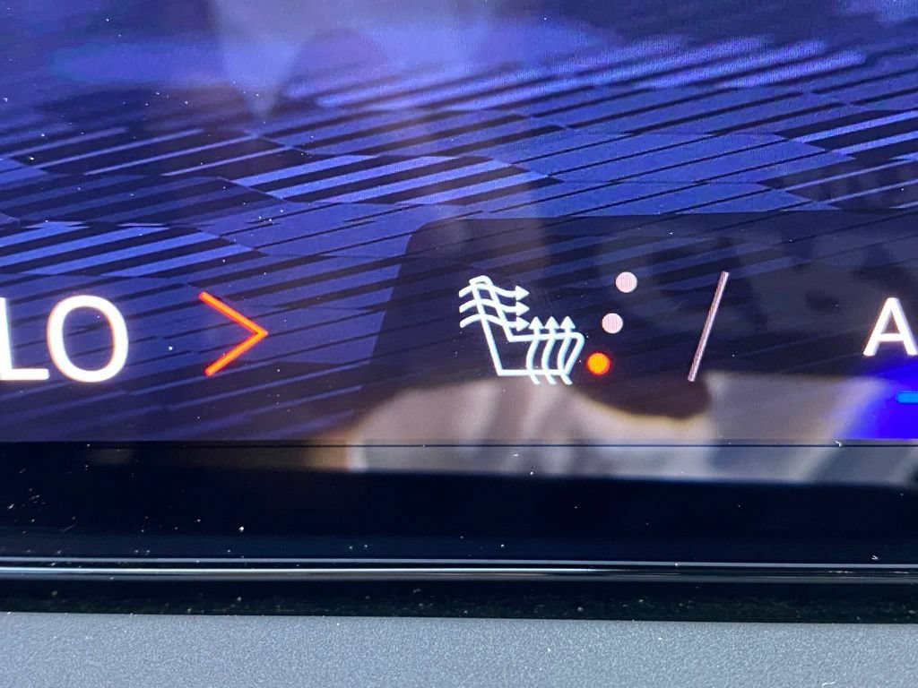 Used 2024 Chevrolet Traverse LT FWD image 17