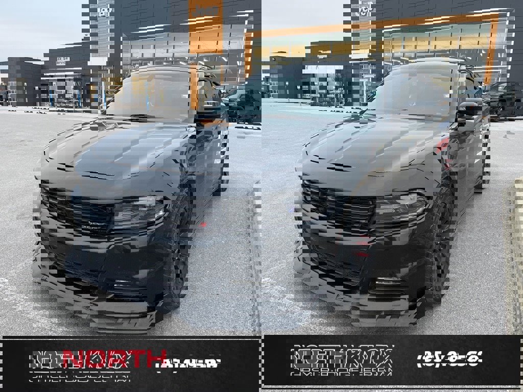 Used 2016 Dodge Charger SXT image 1