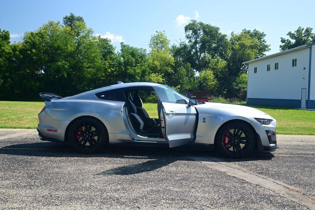 Used 2022 Ford Mustang Shelby GT500 w/ Technology Package RWD image 17