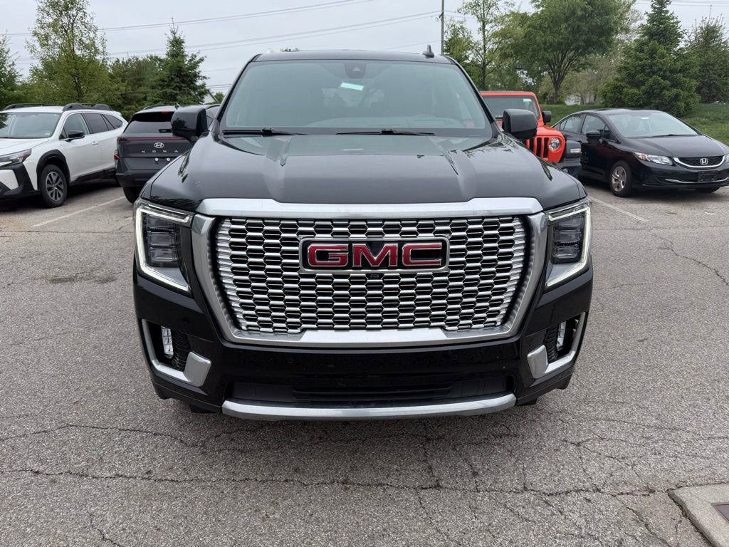 Used 2021 GMC Yukon Denali w/ Denali Premium Package AWD/4WD image 2