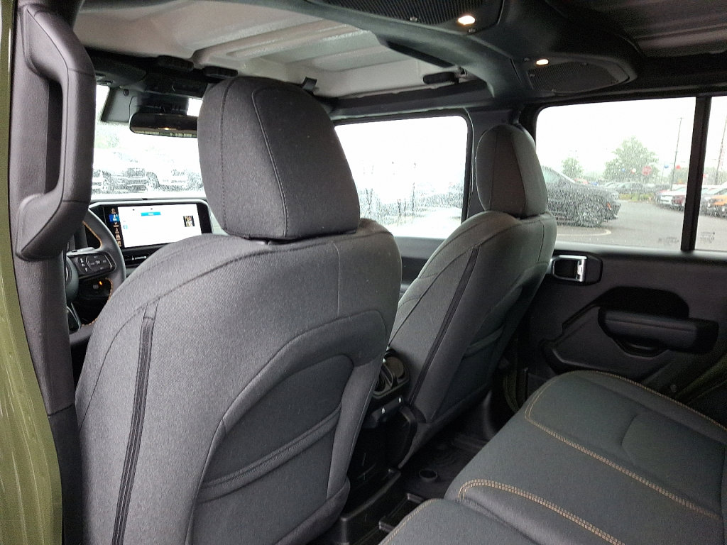 Used 2024 Jeep Wrangler Unlimited AWD/4WD image 21