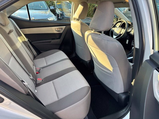 Used 2017 Toyota Corolla LE w/ Carpet Mat Package (TMS) FWD image 22