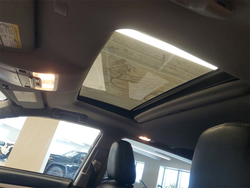 Used 2019 Toyota Highlander XLE image 19