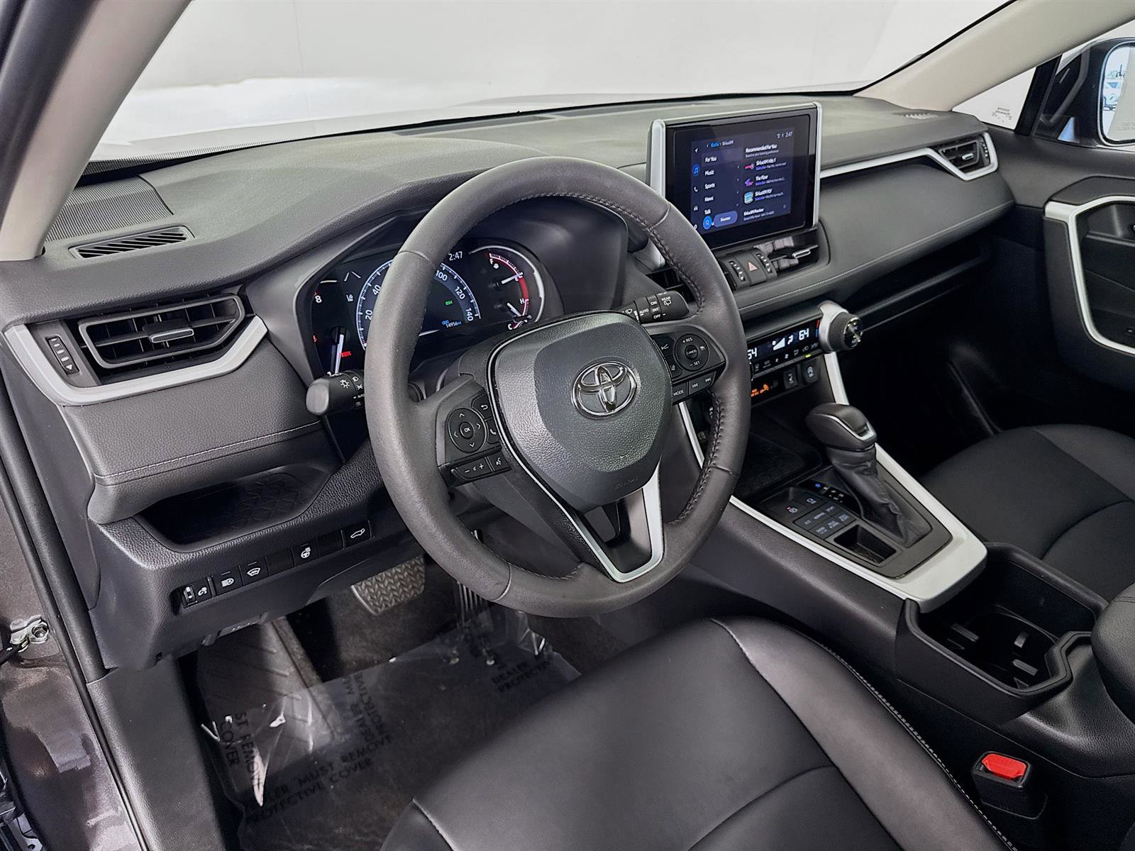 Used 2024 Toyota RAV4 XLE Premium image 10