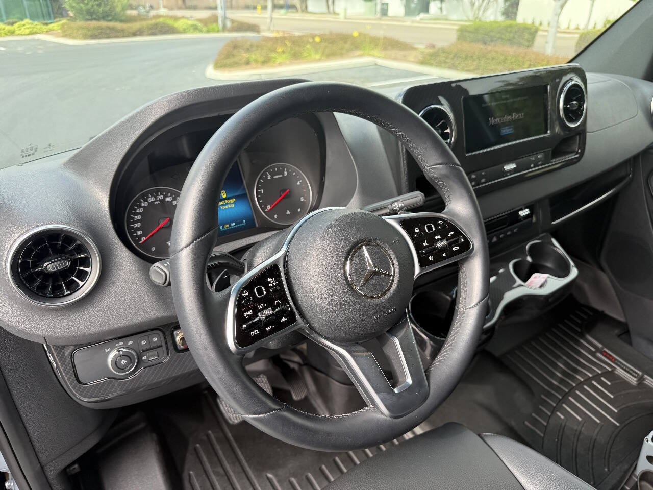 Used 2022 Mercedes-Benz Sprinter 2500 image 17