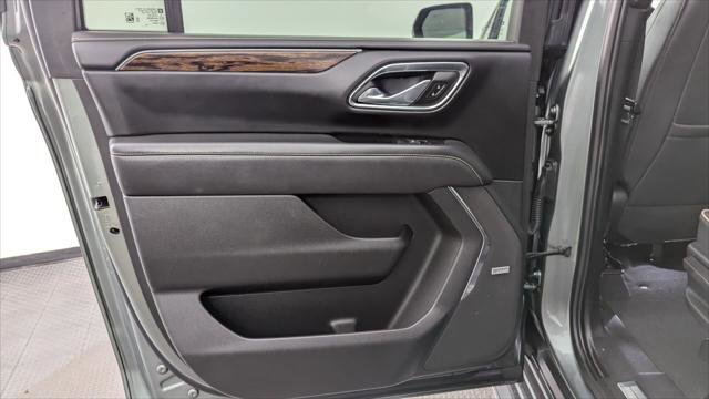 Used 2023 Chevrolet Suburban Premier image 16