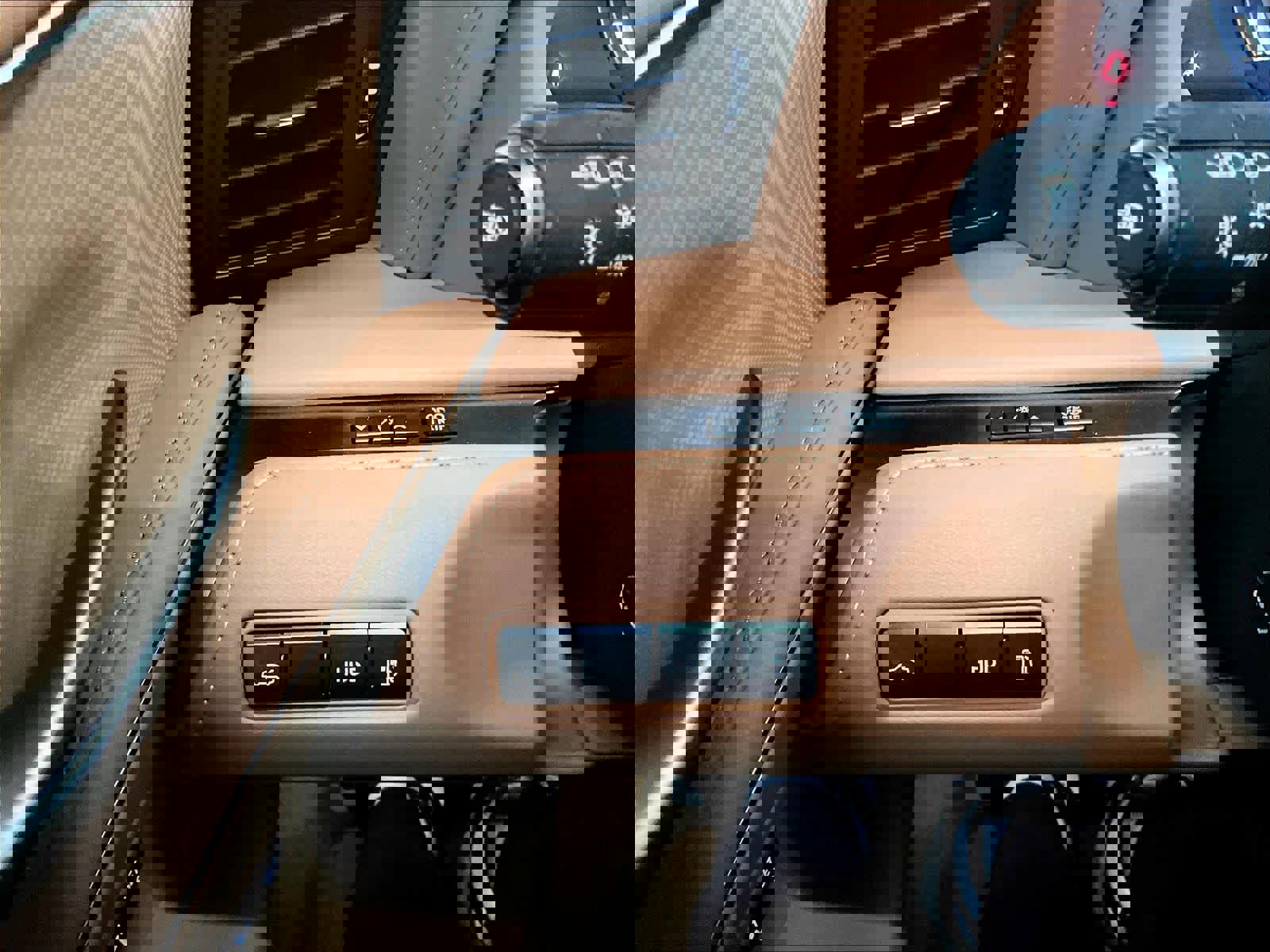 Used 2023 Lexus LC 500 Convertible w/ Touring Package RWD image 35