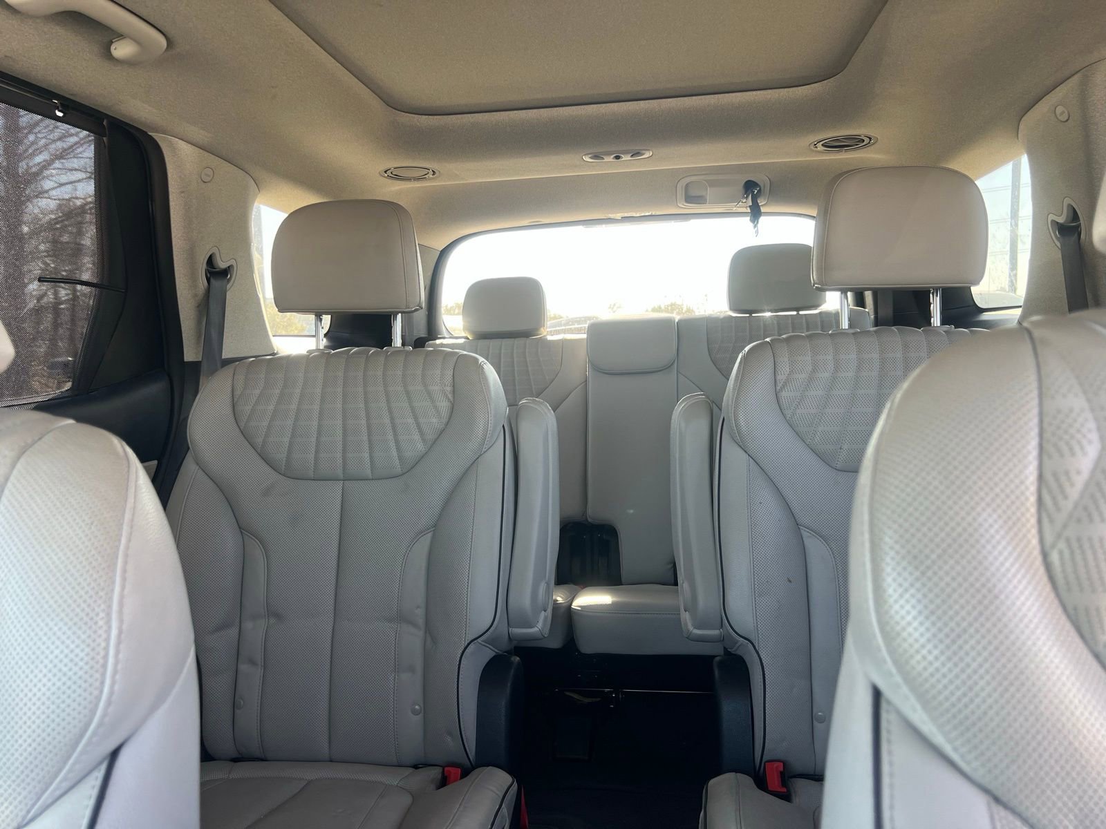 Used 2023 Hyundai Palisade Limited w/ Winter Package image 42