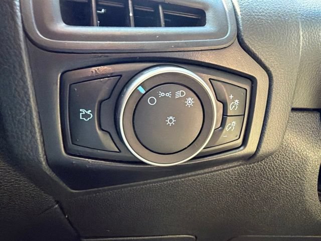 Used 2017 Ford Focus SE w/ Cold Weather Package FWD image 20