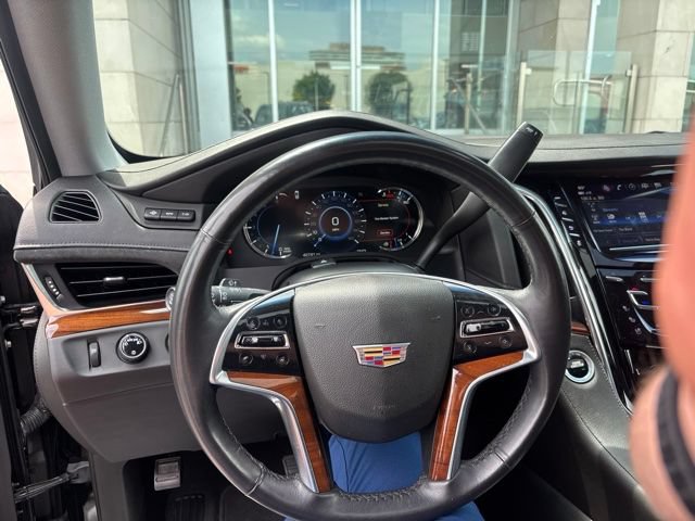 Used 2018 Cadillac Escalade ESV Luxury AWD/4WD image 6