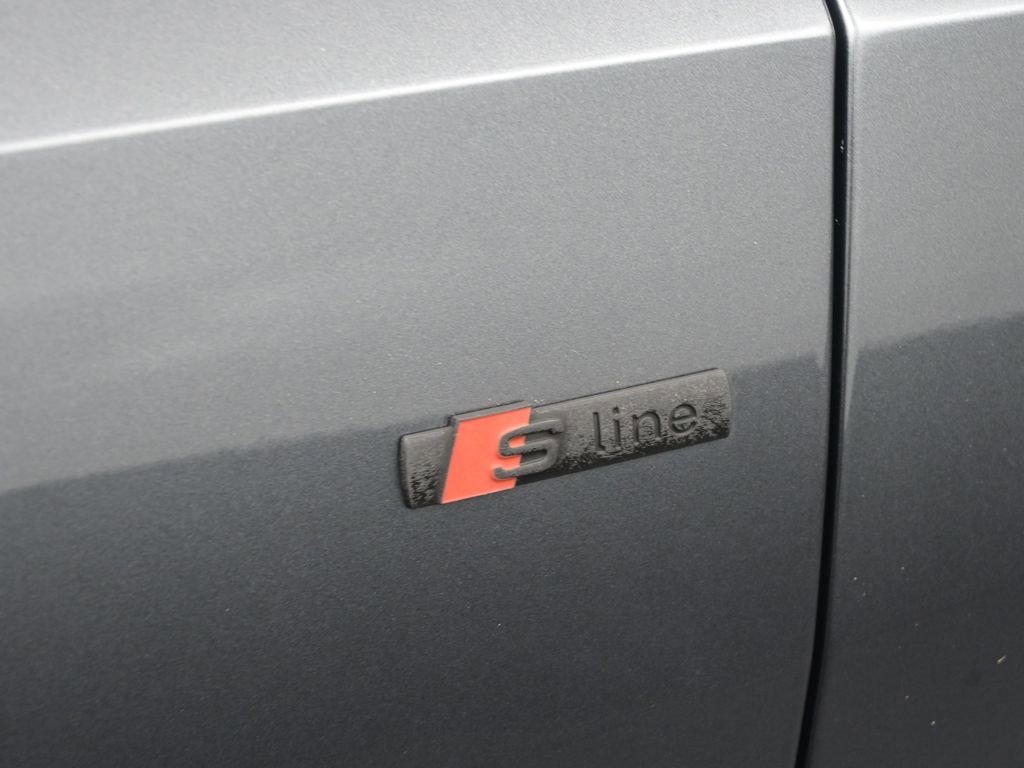 Used 2019 Audi Q8 Premium Plus w/ Premium Plus image 13