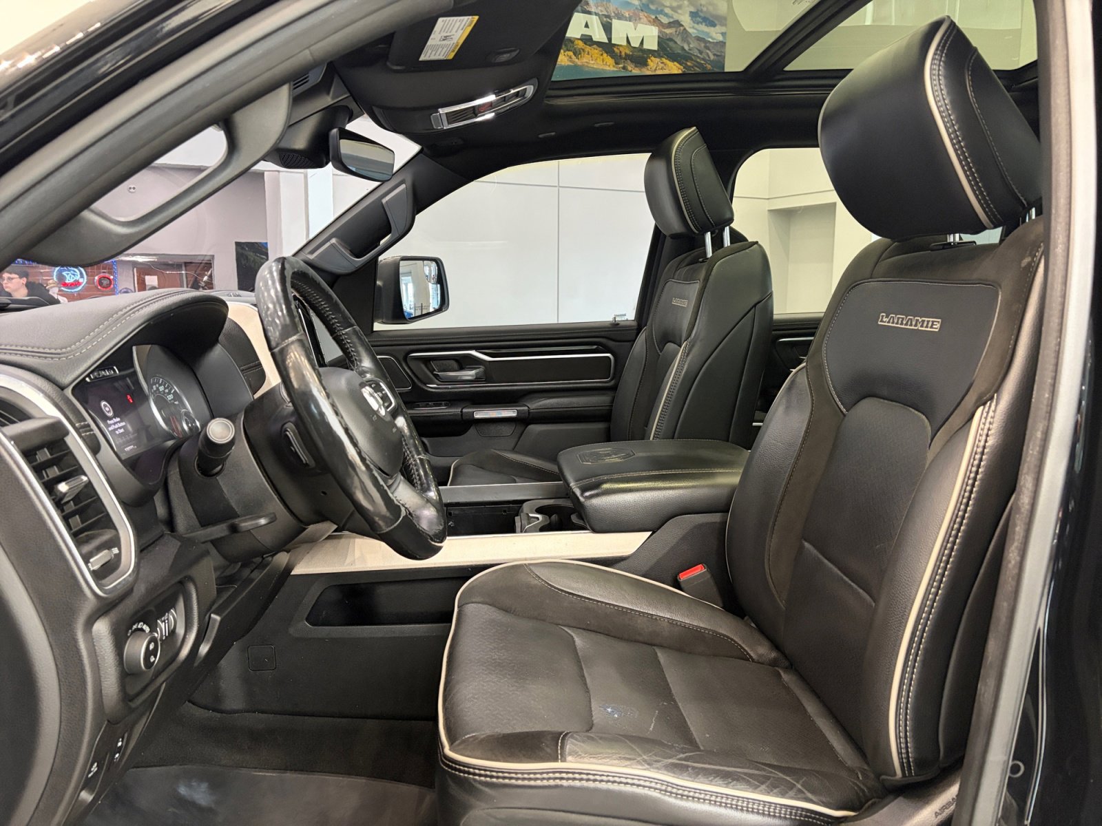 Used 2019 RAM 1500 Laramie AWD/4WD image 9