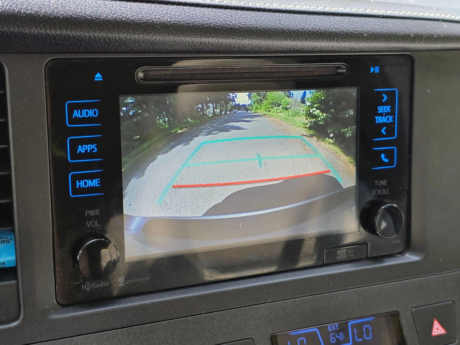 Used 2015 Toyota Sienna XLE w/ XLE Navigation Package FWD image 31