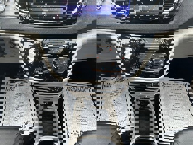 Used 2024 Chrysler Pacifica Touring-L image 11