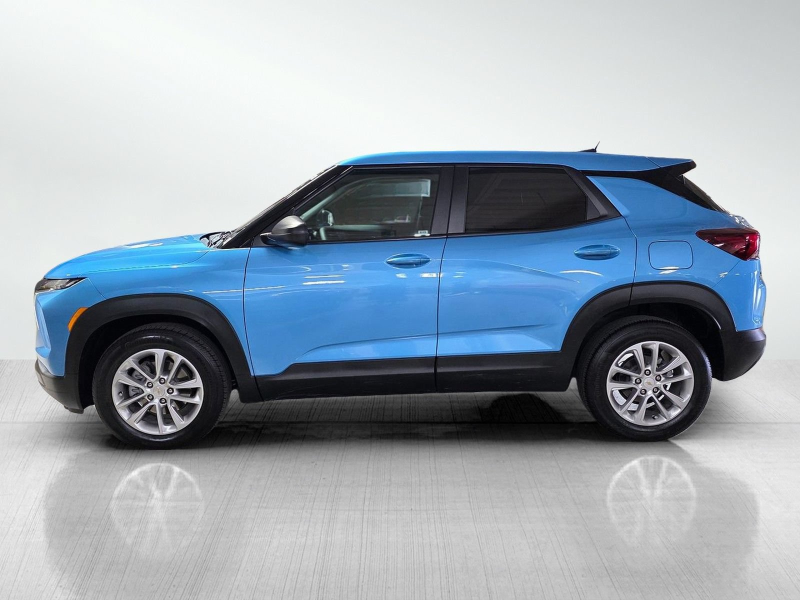 Used 2025 Chevrolet TrailBlazer LS FWD image 4