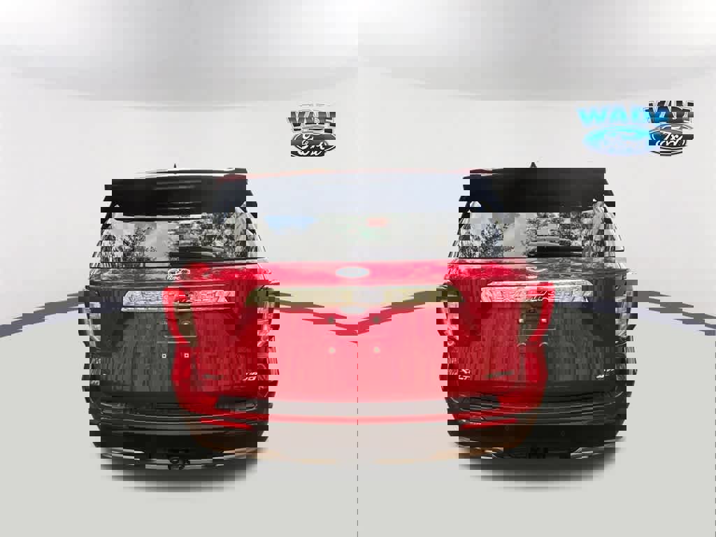 Used 2022 Ford Explorer XLT w/ Equipment Group 202A image 5