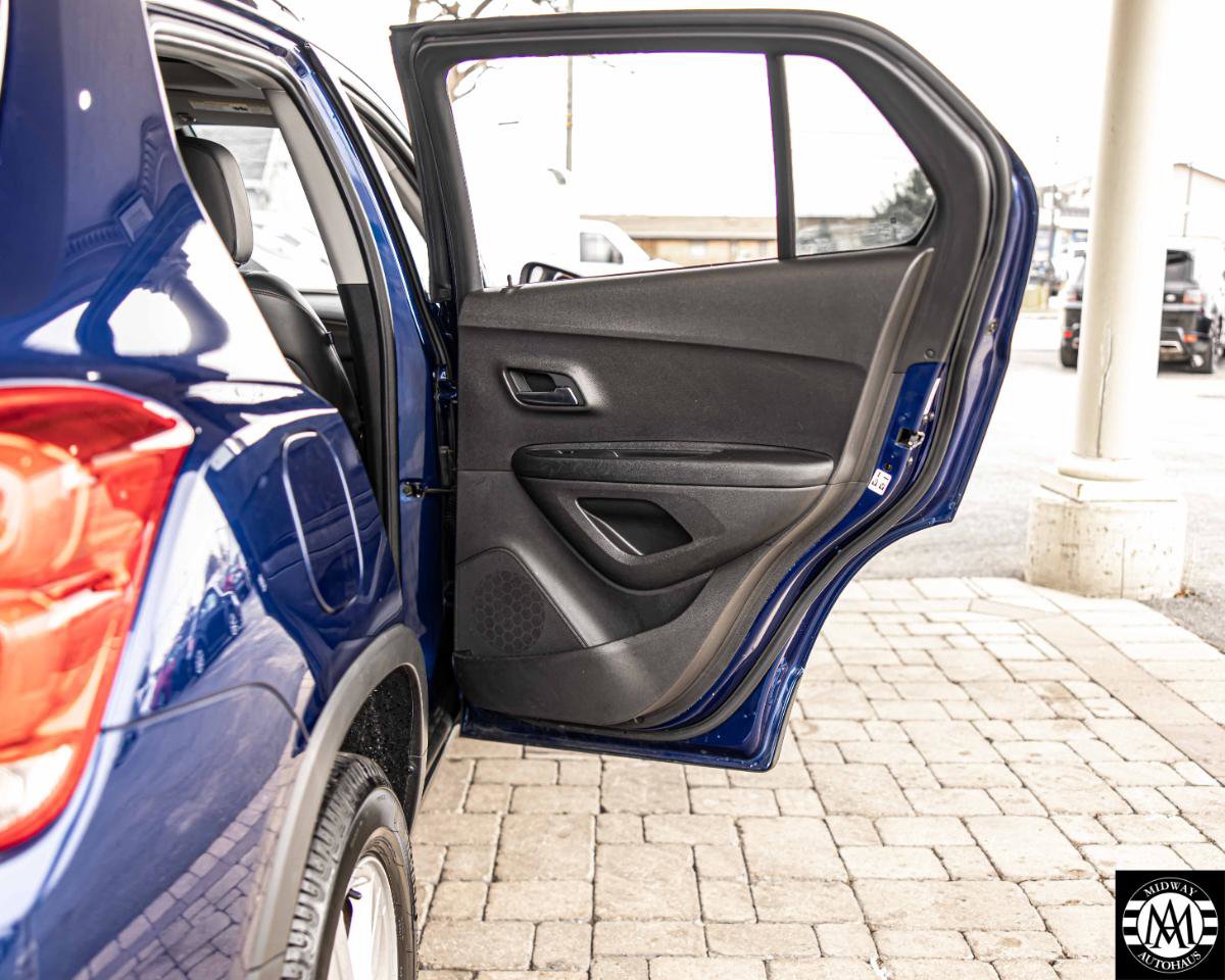 Used 2017 Chevrolet Trax LT w/ Sun & Sound Package image 36