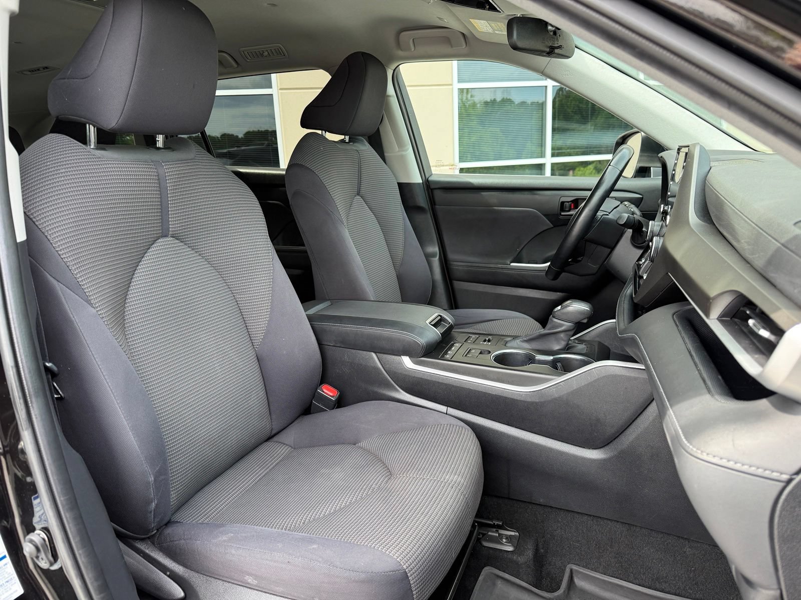 Used 2020 Toyota Highlander LE AWD/4WD image 36