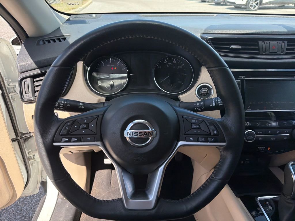 Used 2018 Nissan Rogue SV w/ Premium Package FWD image 27