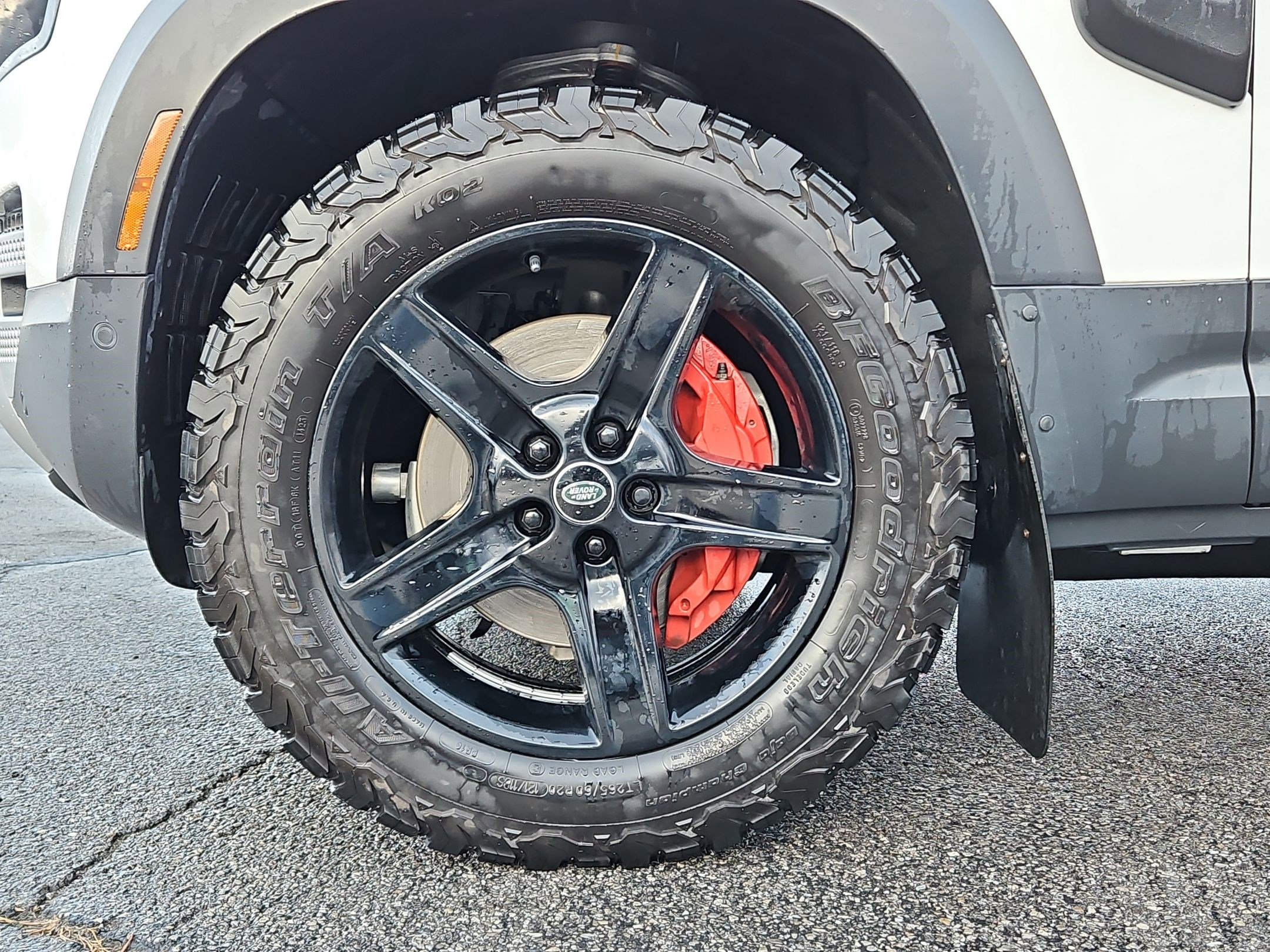 Used 2023 Land Rover Defender 110 SE image 14