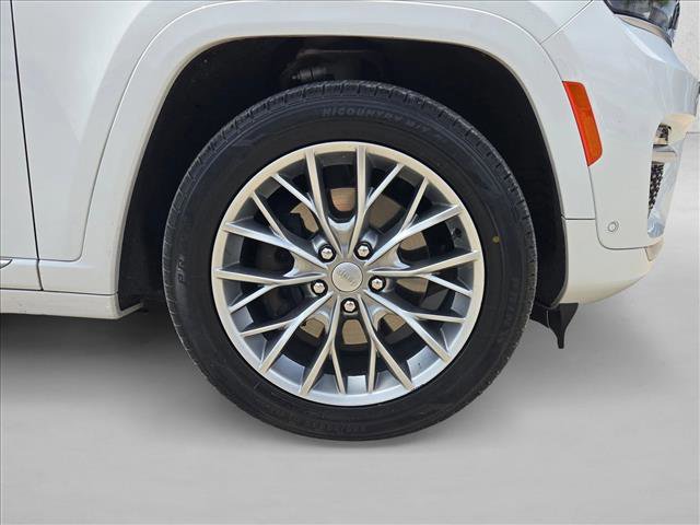 Used 2022 Jeep Grand Cherokee Summit w/ Luxury Tech Group V AWD/4WD image 22