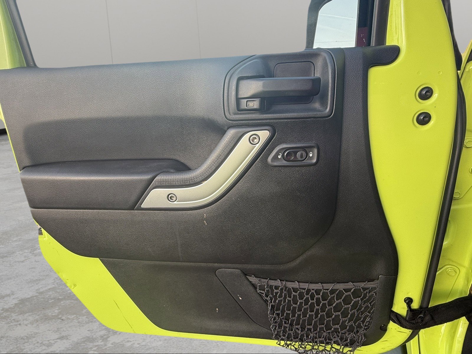 Used 2016 Jeep Wrangler Unlimited Sahara w/ Connectivity Group image 26