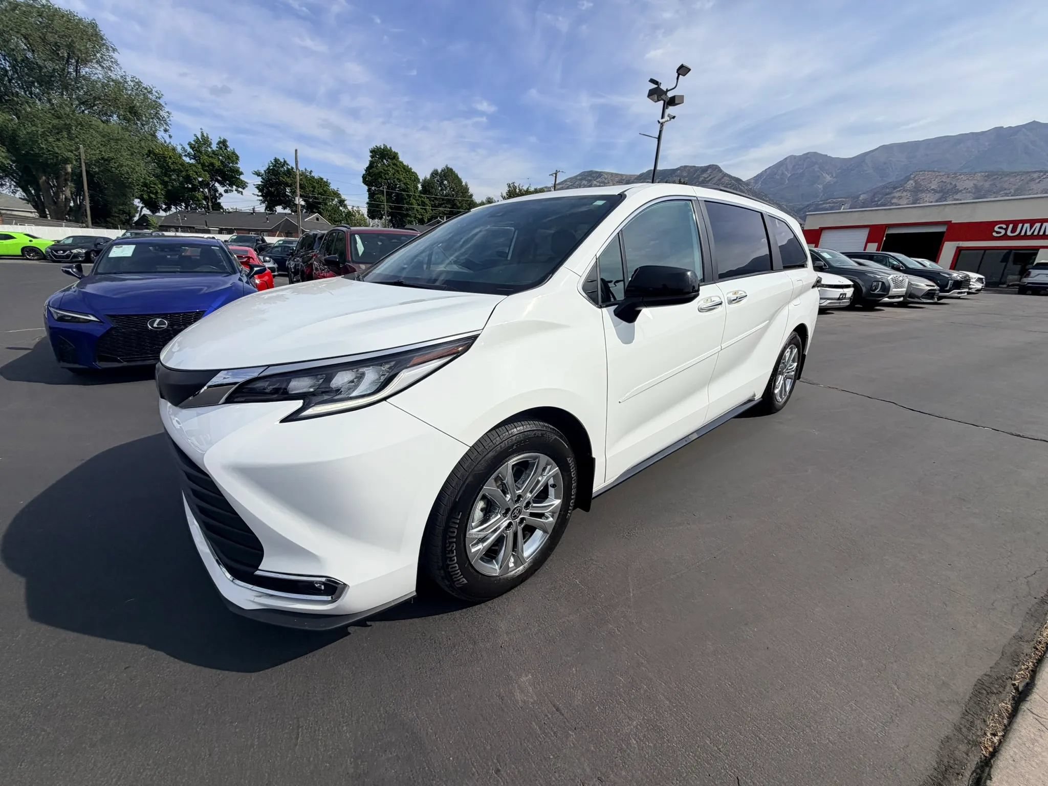 Used 2023 Toyota Sienna XSE w/ XSE Plus Package AWD/4WD image 8