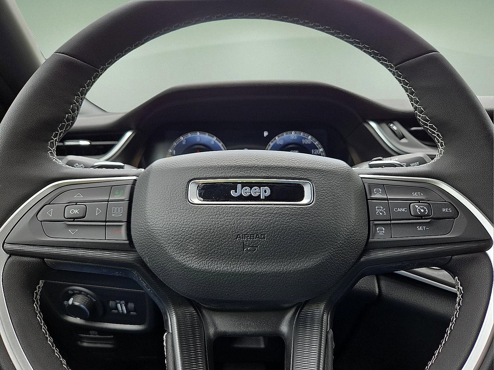 New 2025 Jeep Grand Cherokee L Altitude image 24