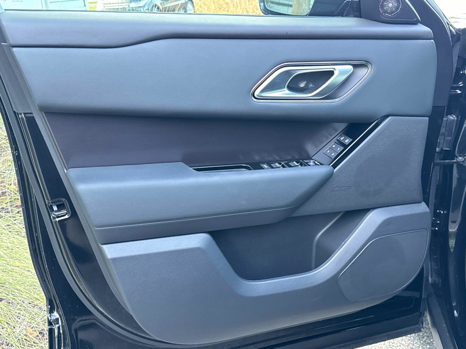 New 2026 Land Rover Range Rover Velar Dynamic SE image 19