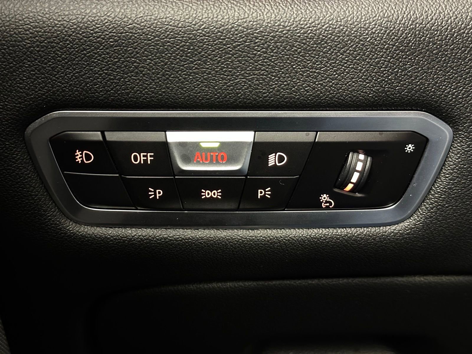 Used 2019 BMW X5 xDrive50i w/ Parking Assistance Package image 12