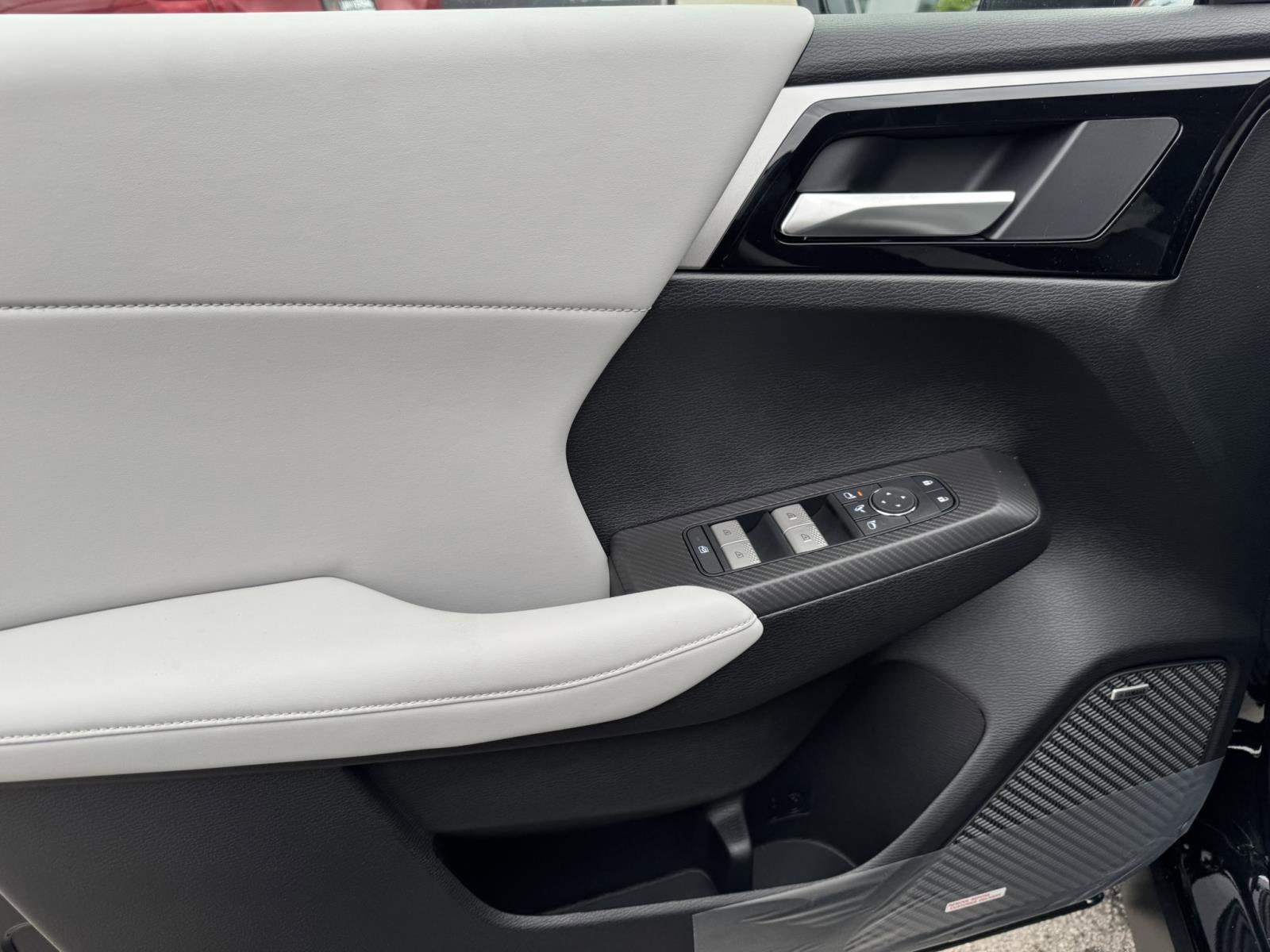 New 2025 Mitsubishi Outlander SE image 7