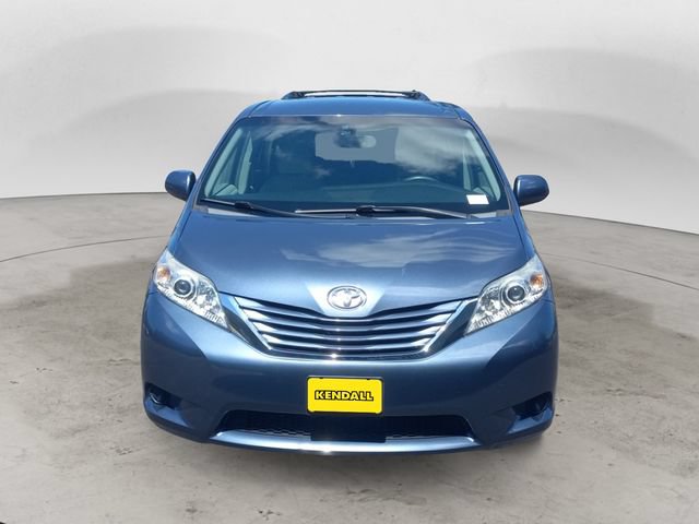 Used 2017 Toyota Sienna LE FWD image 2