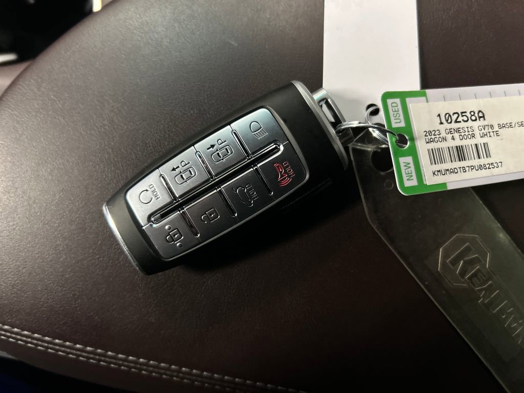 Used 2023 Genesis GV70 2.5T w/ Advanced Package image 21