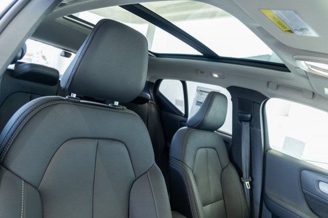 New 2025 Volvo XC40 B5 Plus image 13