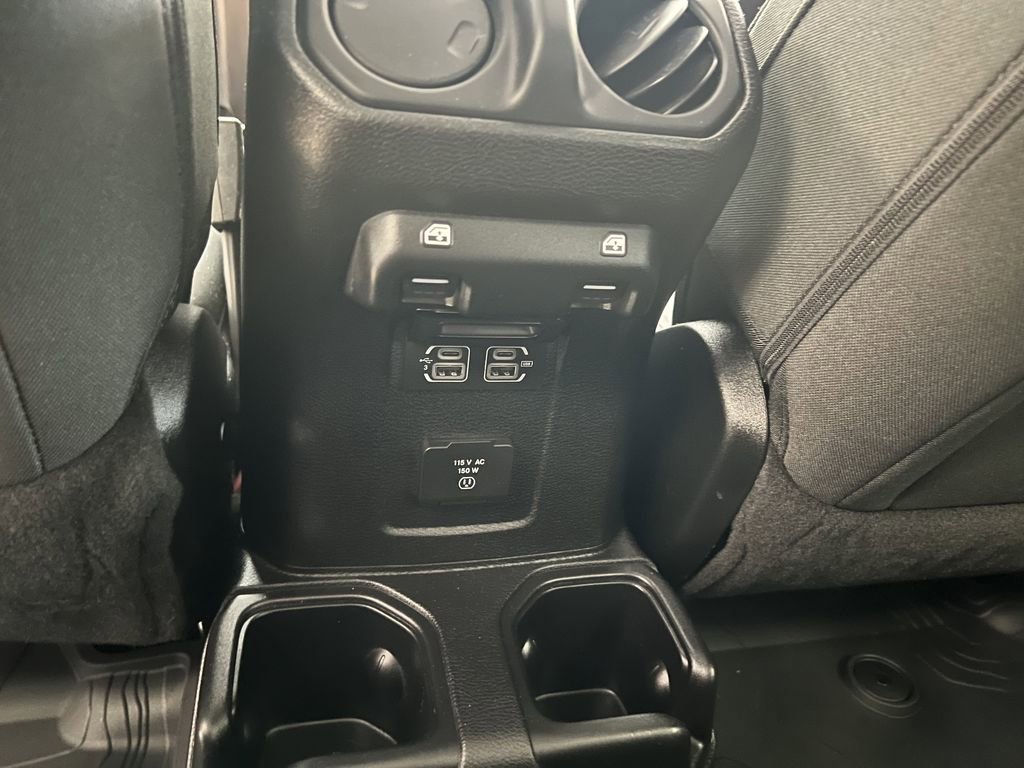 Used 2018 Jeep Wrangler Unlimited Sahara image 14