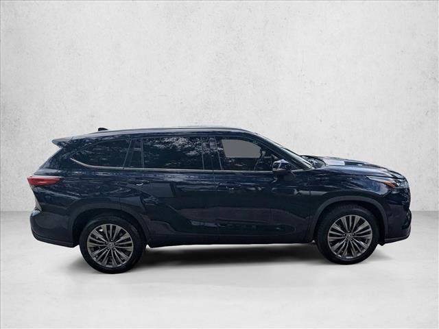 Used 2020 Toyota Highlander Platinum image 4