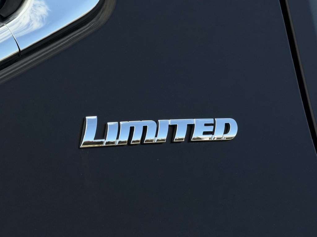 Used 2023 Toyota Tundra Limited w/ Power Package AWD/4WD image 10