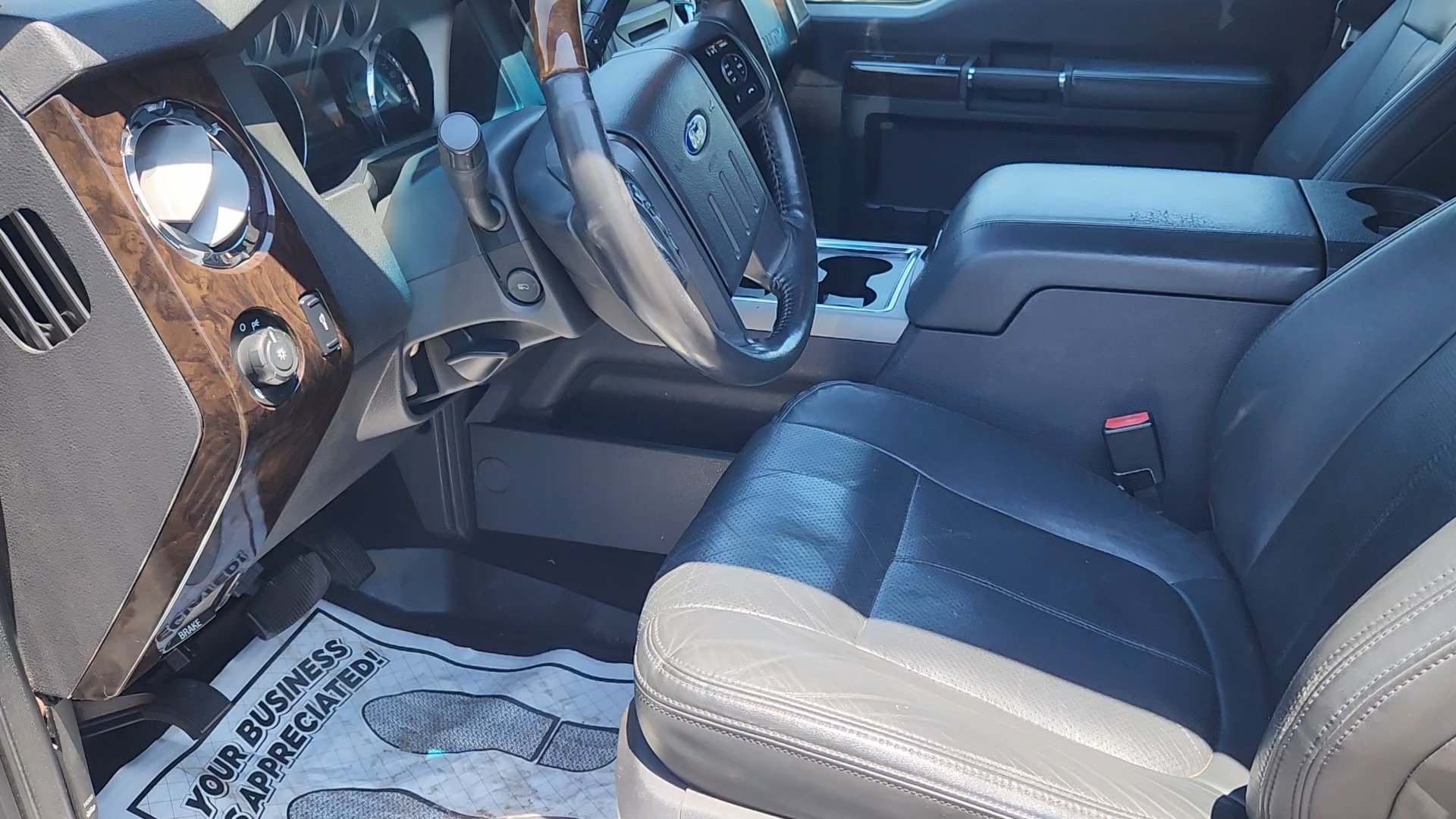 Used 2015 Ford F250 Platinum w/ FX4 Off-Road Package AWD/4WD image 32