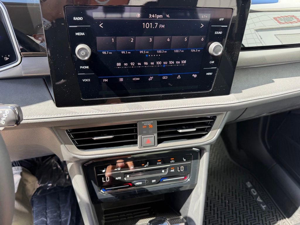 New 2026 Volkswagen Taos SE FWD image 22