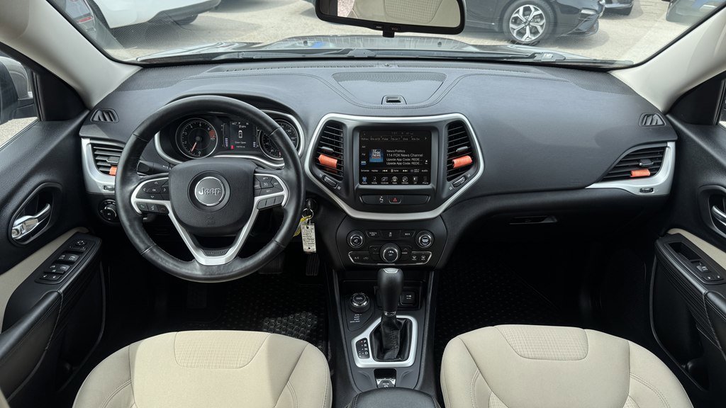 Used 2017 Jeep Cherokee Latitude w/ Safety/Convenience Group image 22