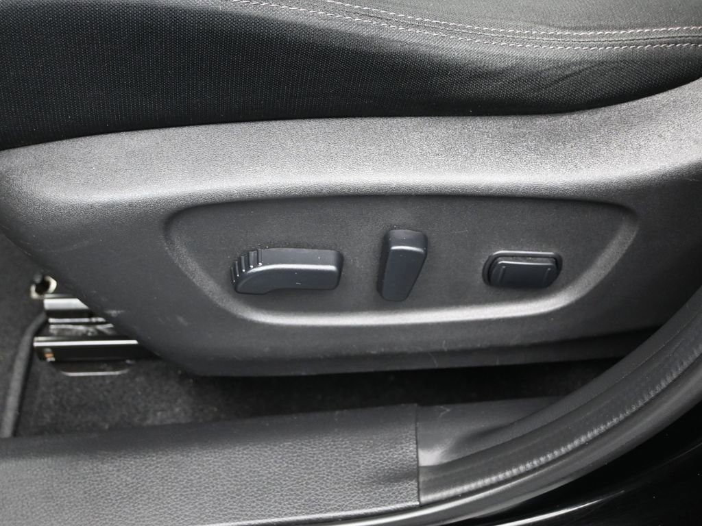 Used 2018 Nissan Rogue Sport SV w/ SV All-Weather Package image 18