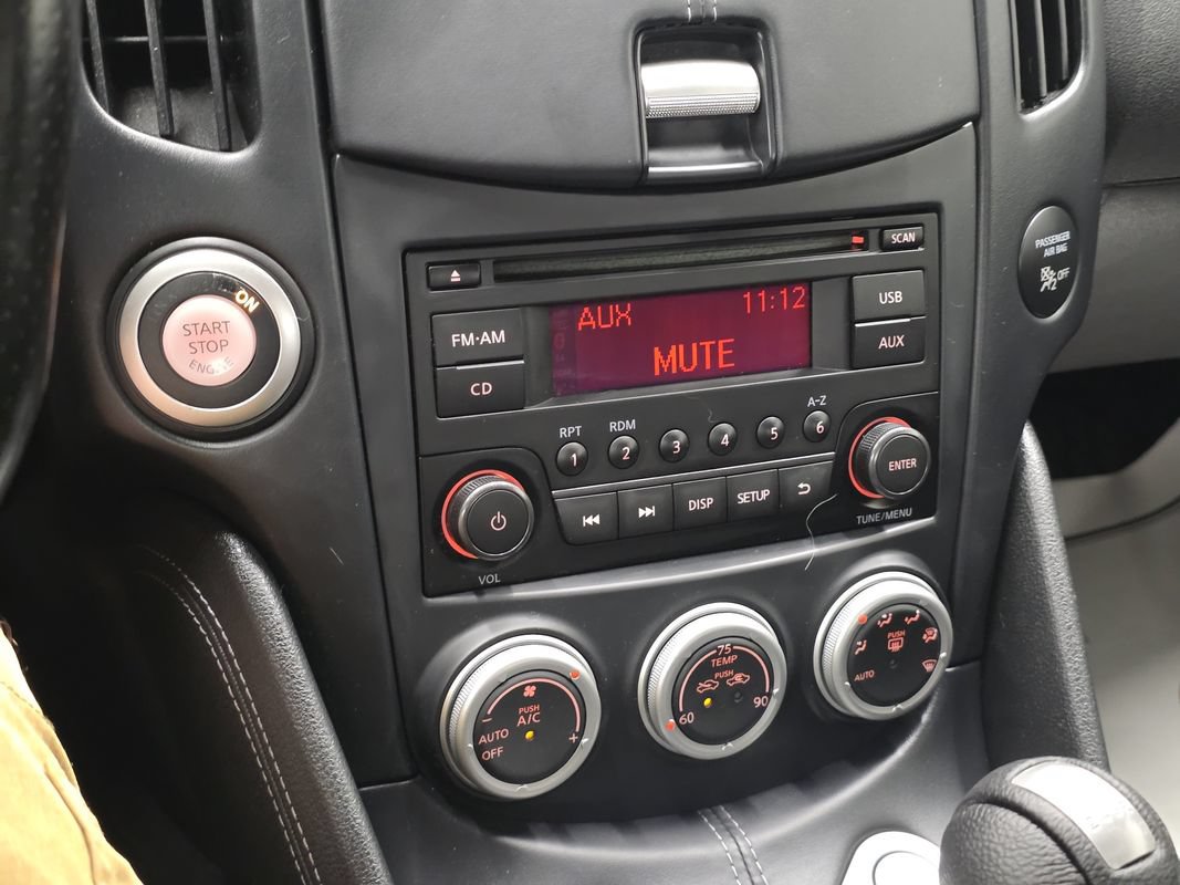 Used 2017 Nissan 370Z Coupe RWD image 32