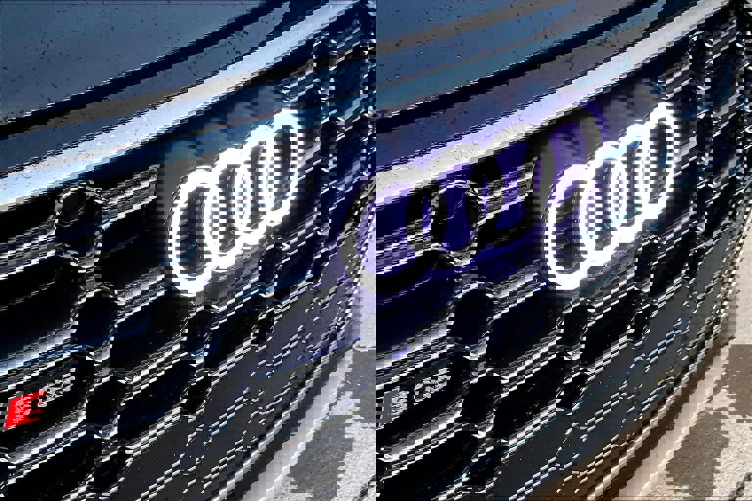 Certified 2025 Audi SQ5 Prestige w/ Prestige Package image 32