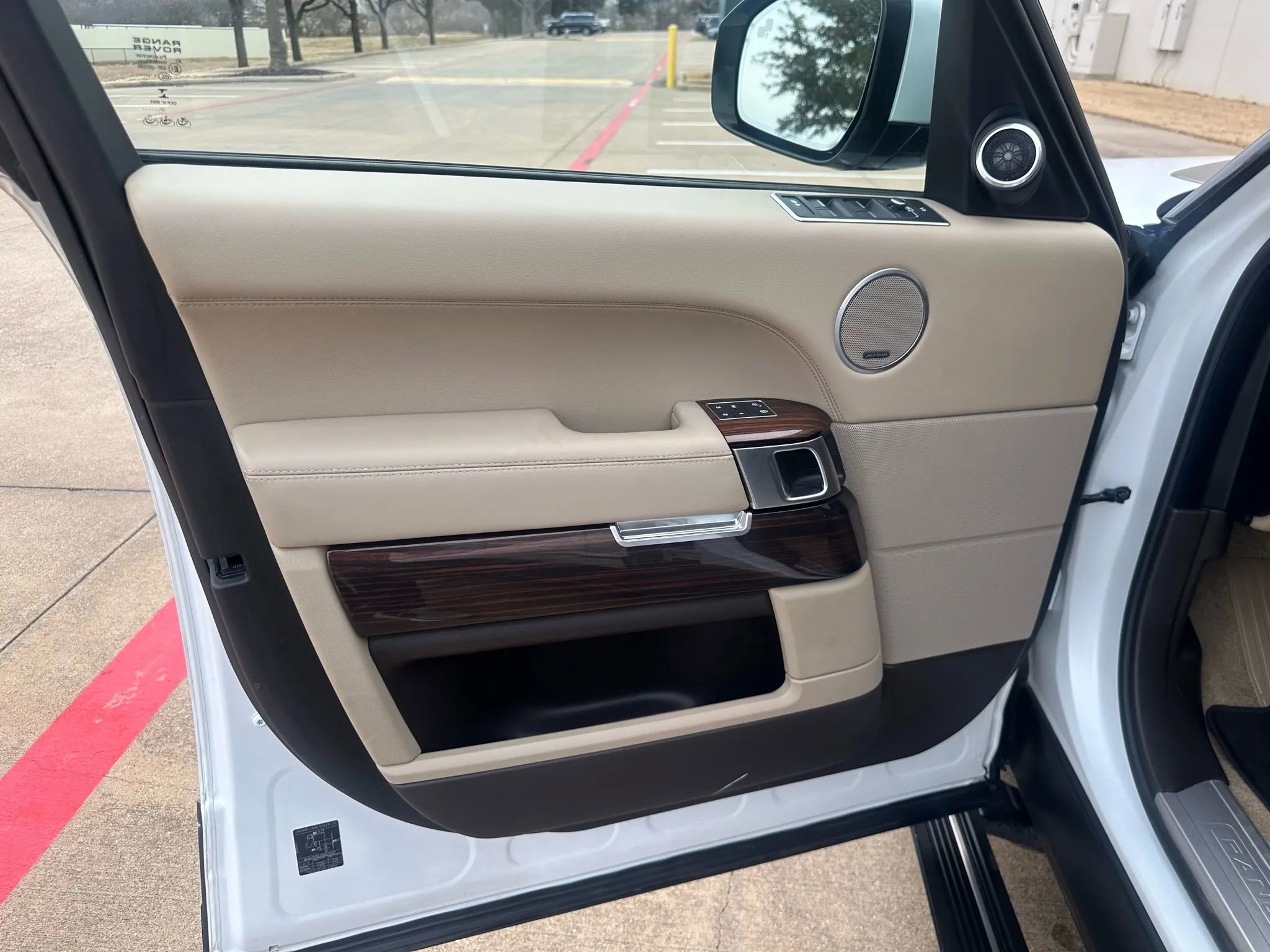 Used 2017 Land Rover Range Rover HSE image 19