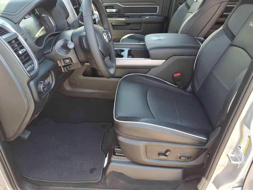 New 2026 RAM 2500 Laramie AWD/4WD image 13